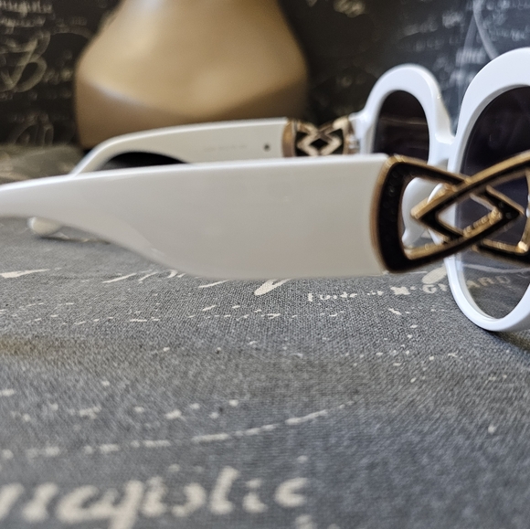 New In-box Sunglasses - Picture 2 of 3